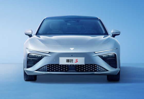 170kw EV इलेक्ट्रिक कार 4 सीट्स इलेक्ट्रिक स्पोर्ट्स कार 715km धीरज