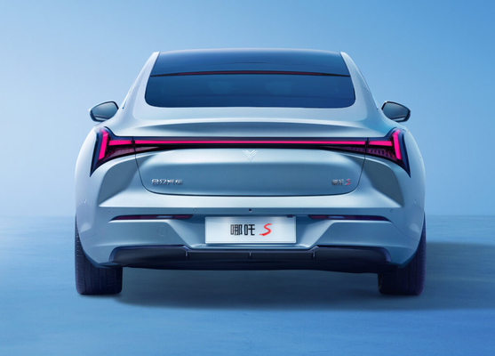 170kw EV इलेक्ट्रिक कार 4 सीट्स इलेक्ट्रिक स्पोर्ट्स कार 715km धीरज